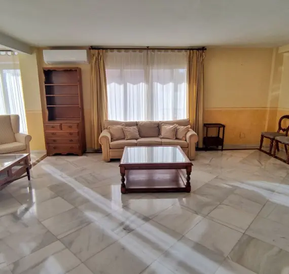 Sale of middle floor apartment in Marbella