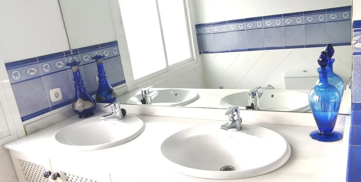 Sale of middle floor apartment in Marbella 8