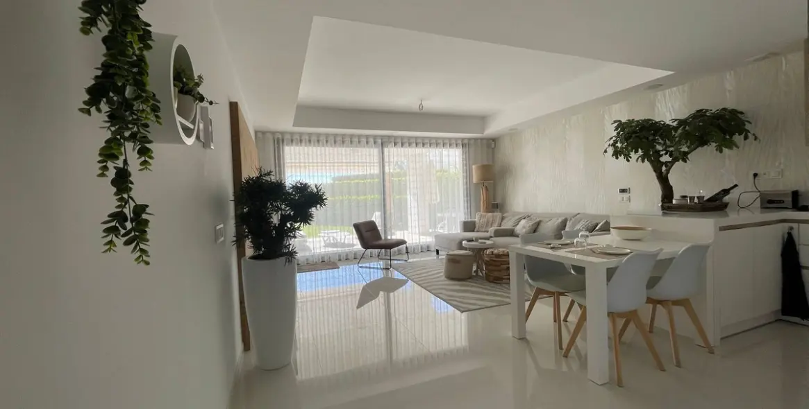 Продажа апартаментов на первом этаже в Atalaya 12