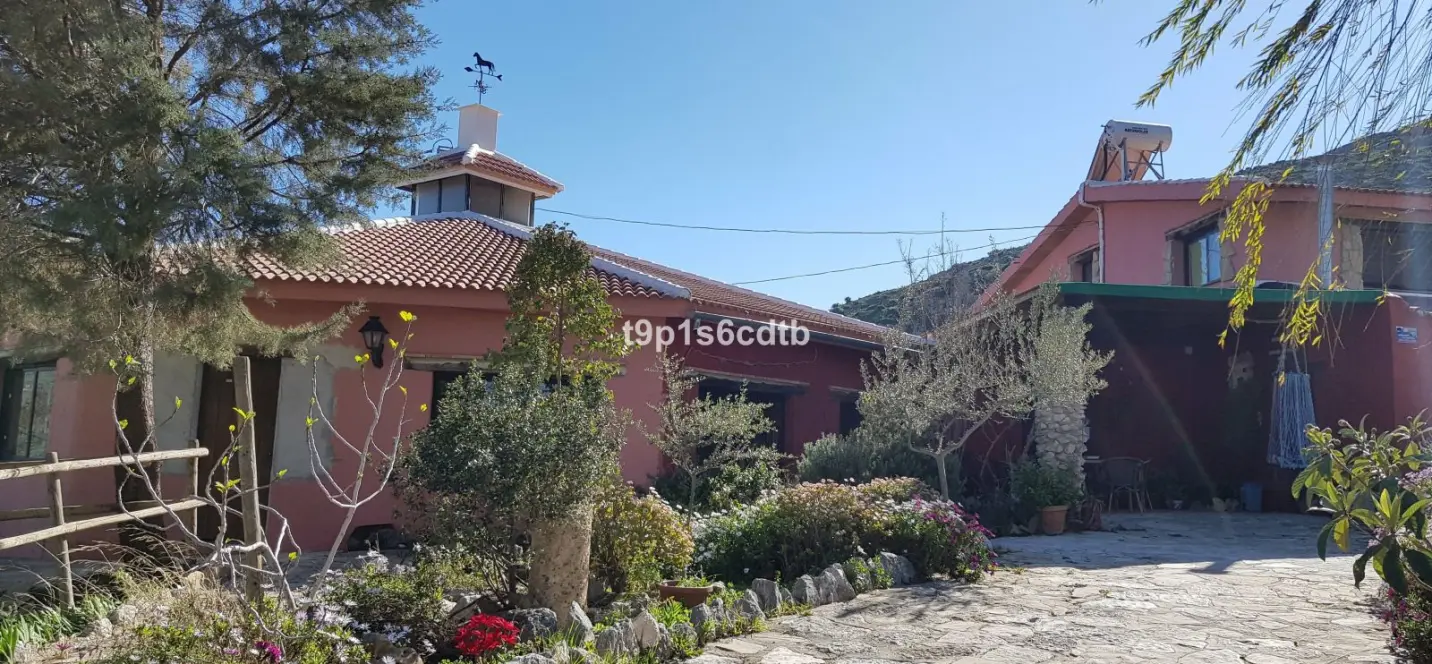 Venta de hotel en Valle de Abdalajis 0