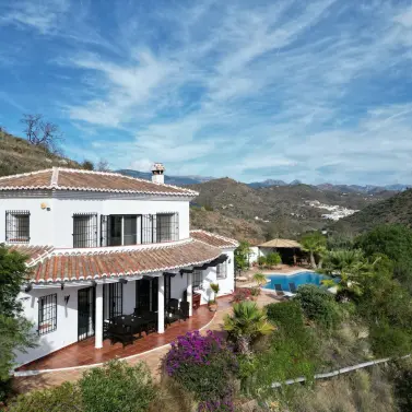 Sale of detached villa in Arenas