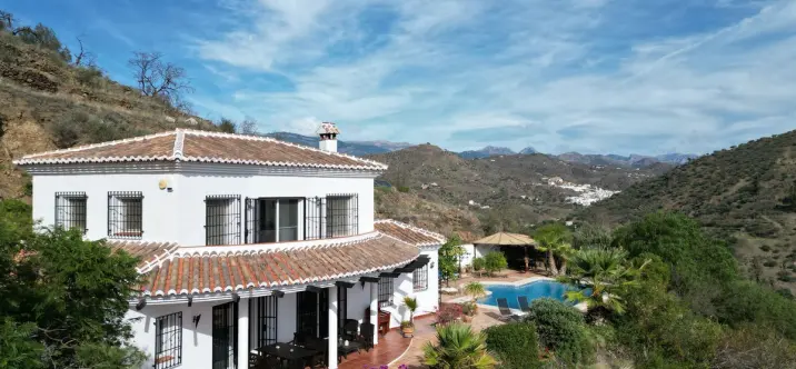 Sale of detached villa in Arenas 0