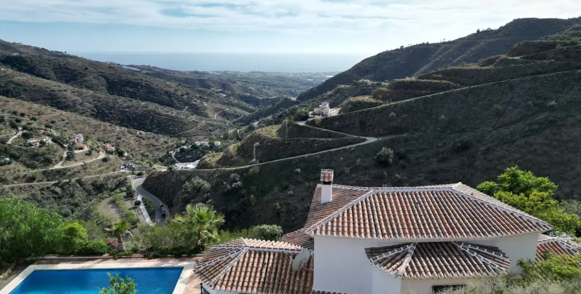 Sale of detached villa in Arenas 2