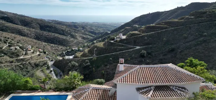 Sale of detached villa in Arenas 1