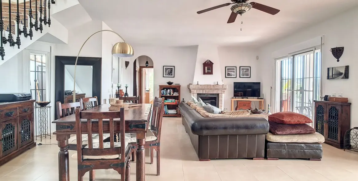 Sale of detached villa in Arenas 5