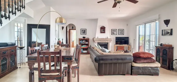 Sale of detached villa in Arenas 4