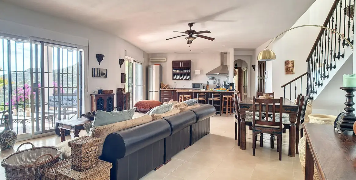 Sale of detached villa in Arenas 6