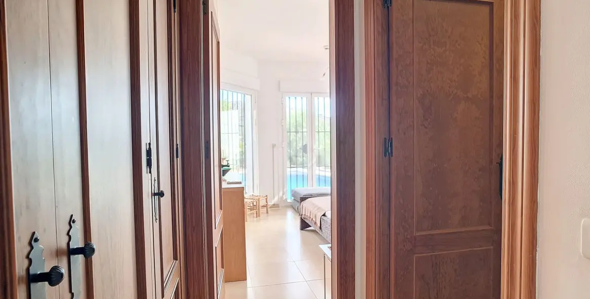 Sale of detached villa in Arenas 16