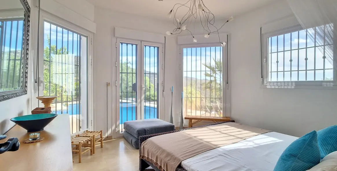 Sale of detached villa in Arenas 17