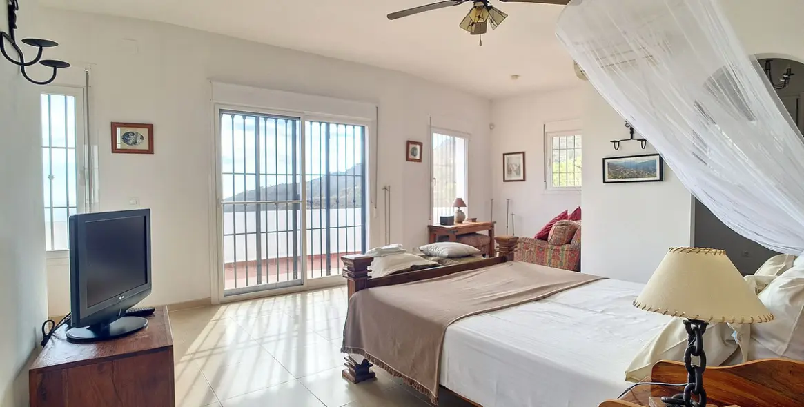 Sale of detached villa in Arenas 20