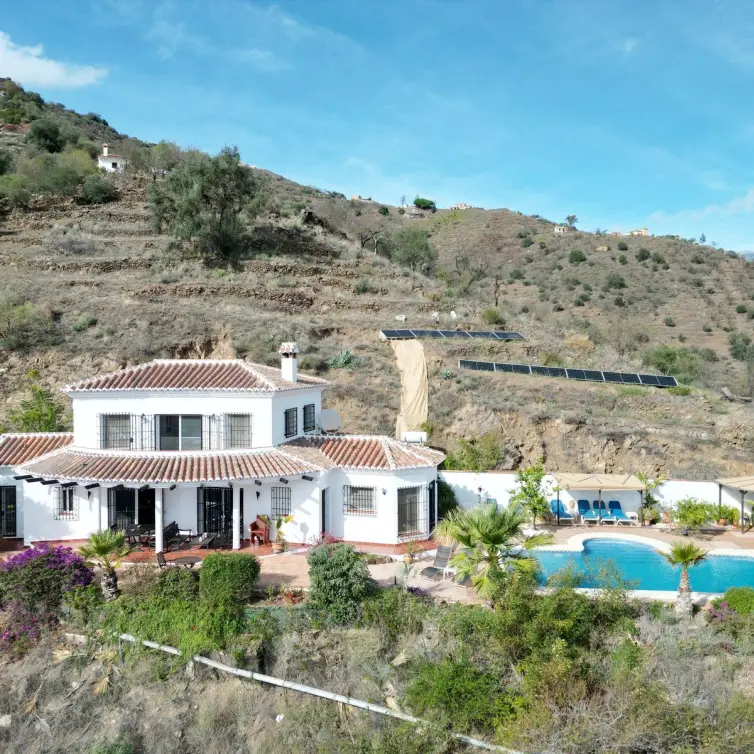 Sale of detached villa in Arenas
