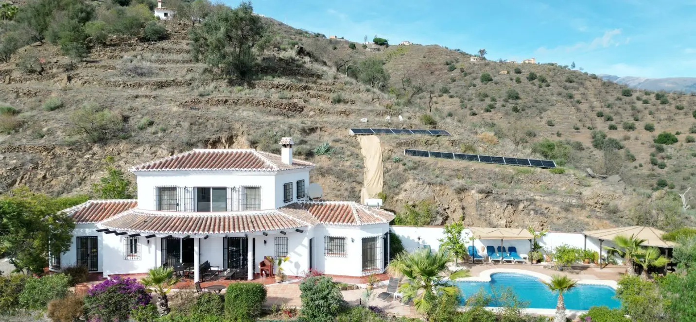 Sale of detached villa in Arenas 2