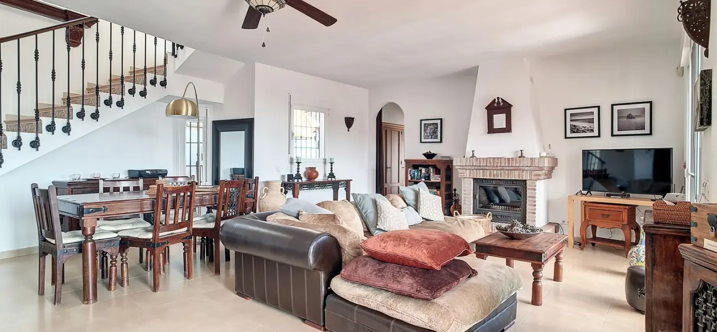 Sale of detached villa in Arenas 3