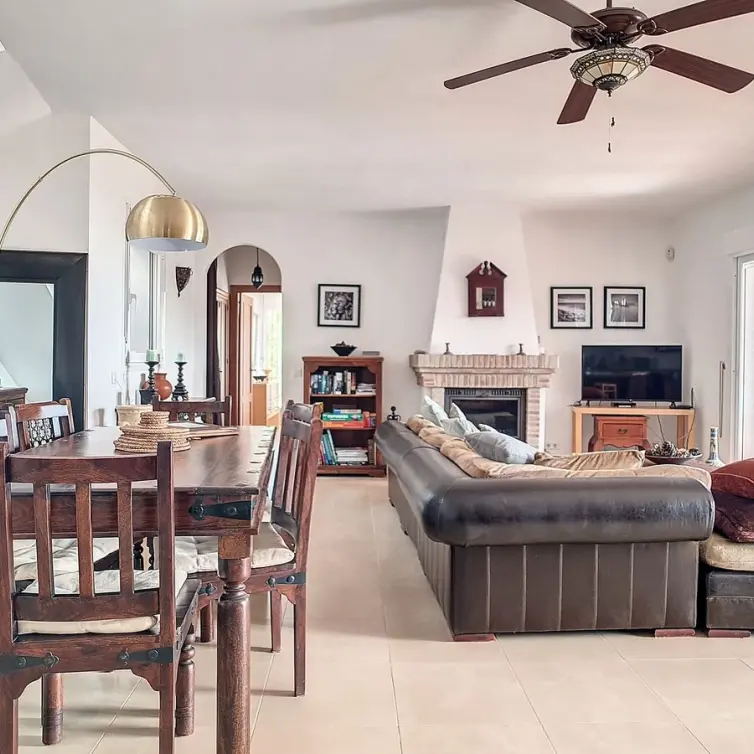 Sale of detached villa in Arenas