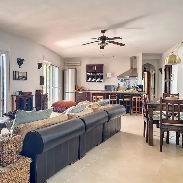Sale of detached villa in Arenas