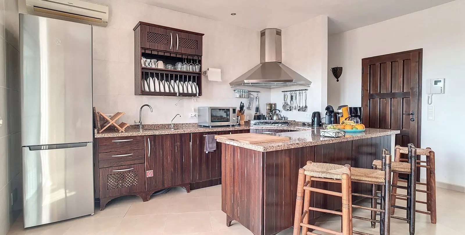 Sale of detached villa in Arenas 9