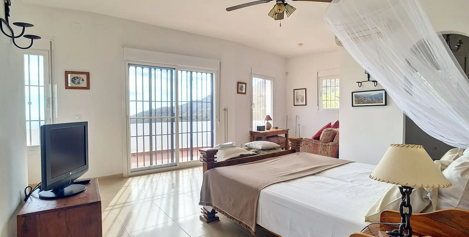 Sale of detached villa in Arenas 20