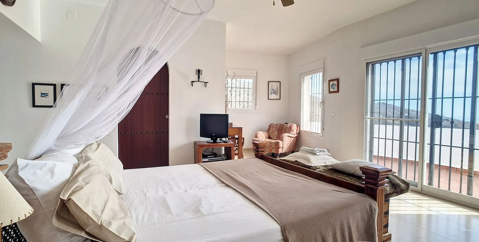 Sale of detached villa in Arenas 24