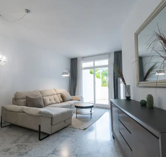 Продажа апартаментов на первом этаже в The Golden Mile