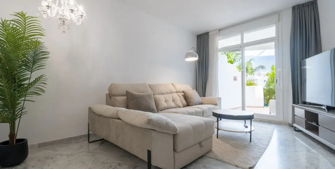 Продажа апартаментов на первом этаже в The Golden Mile 8