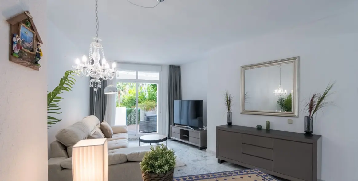 Sale of ground floor apartment in The Golden Mile 5