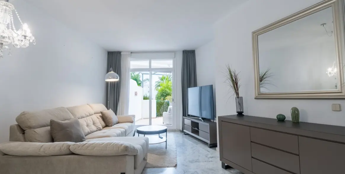 Sale of ground floor apartment in The Golden Mile 7