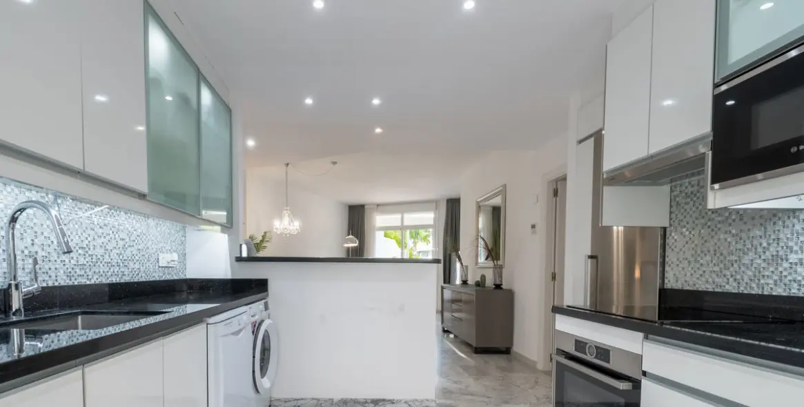 Sale of ground floor apartment in The Golden Mile 13