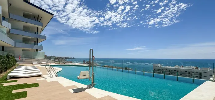 Venta de apartamento en planta media en Fuengirola 1