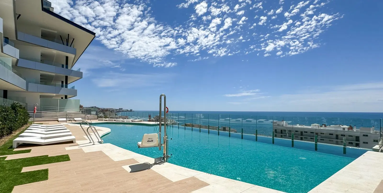 Venta de apartamento en planta media en Fuengirola 2
