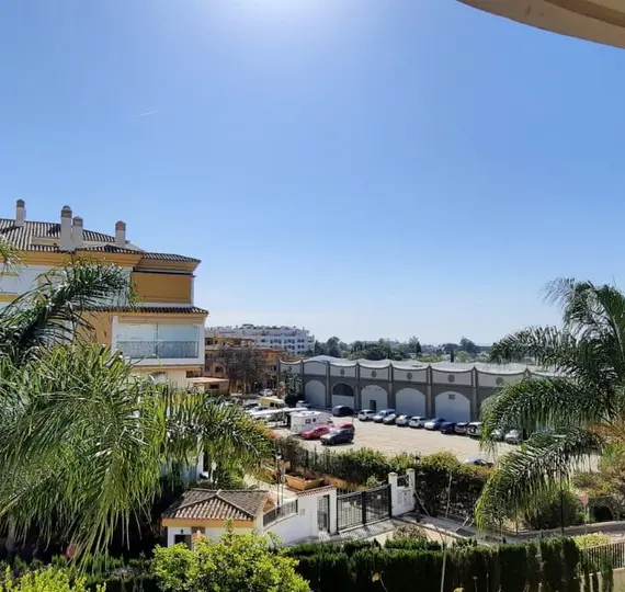 Sale of middle floor apartment in The Golden Mile