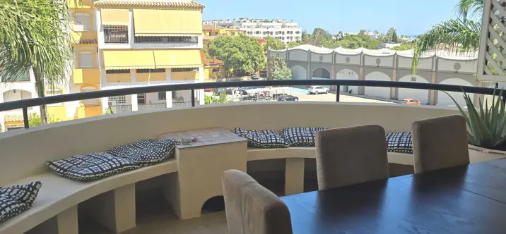 Sale of middle floor apartment in The Golden Mile 3