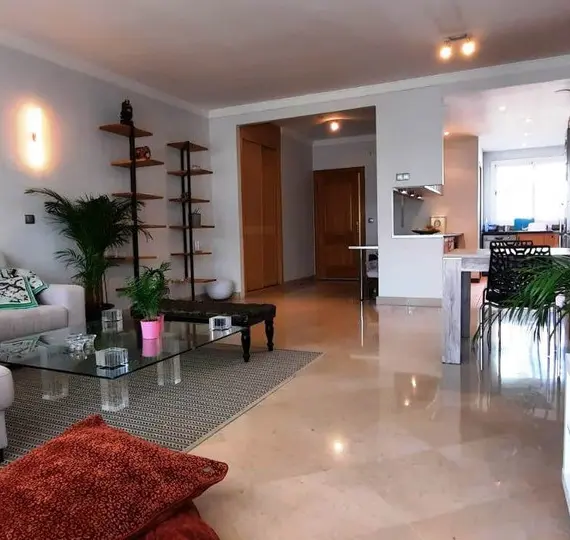 Sale of middle floor apartment in The Golden Mile