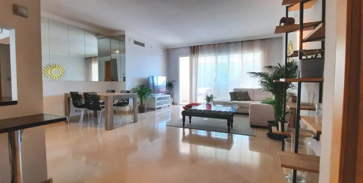 Sale of middle floor apartment in The Golden Mile 7