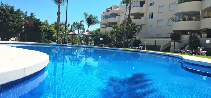 Venta de apartamento en planta media en The Golden Mile 0