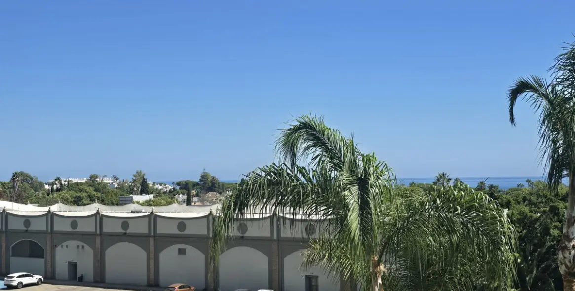 Venta de apartamento en planta media en The Golden Mile 5