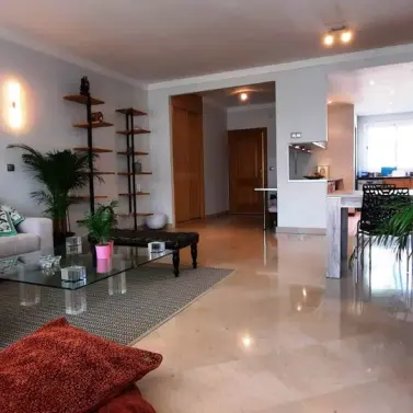 Venta de apartamento en planta media en The Golden Mile