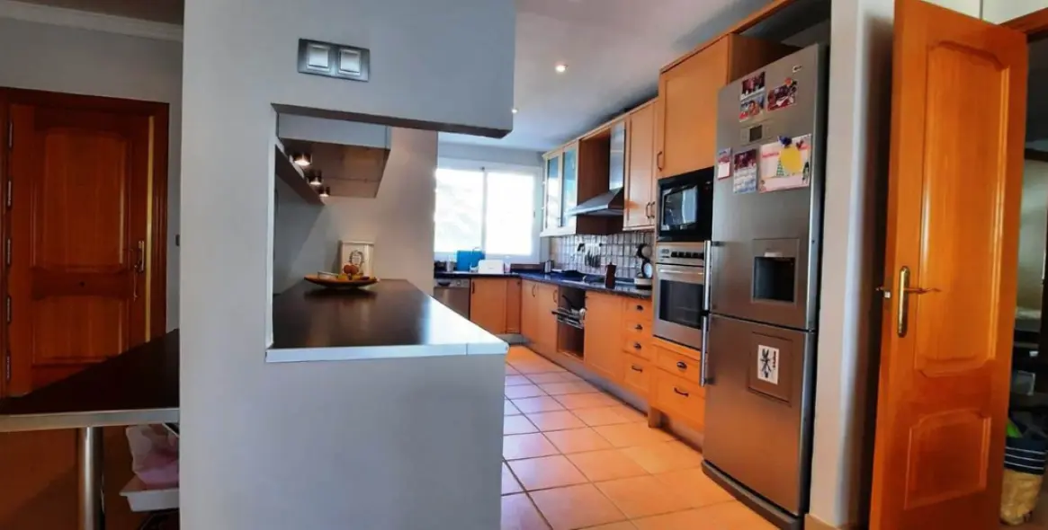 Venta de apartamento en planta media en The Golden Mile 8