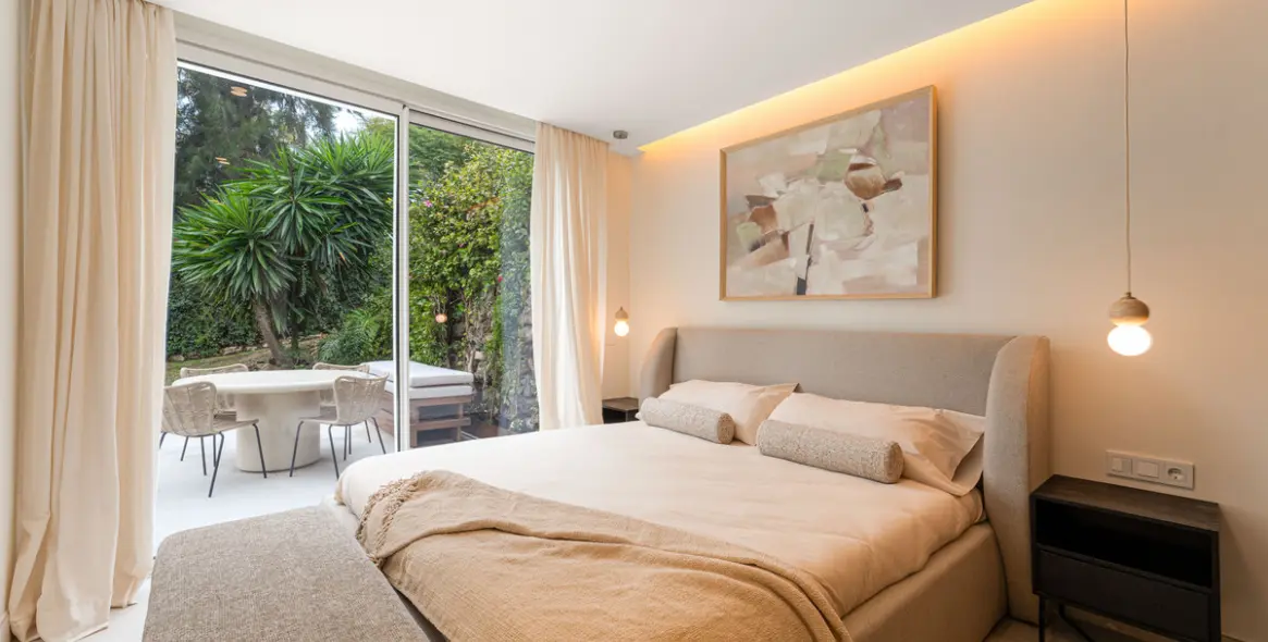 Sale of middle floor apartment in Benahavís 8