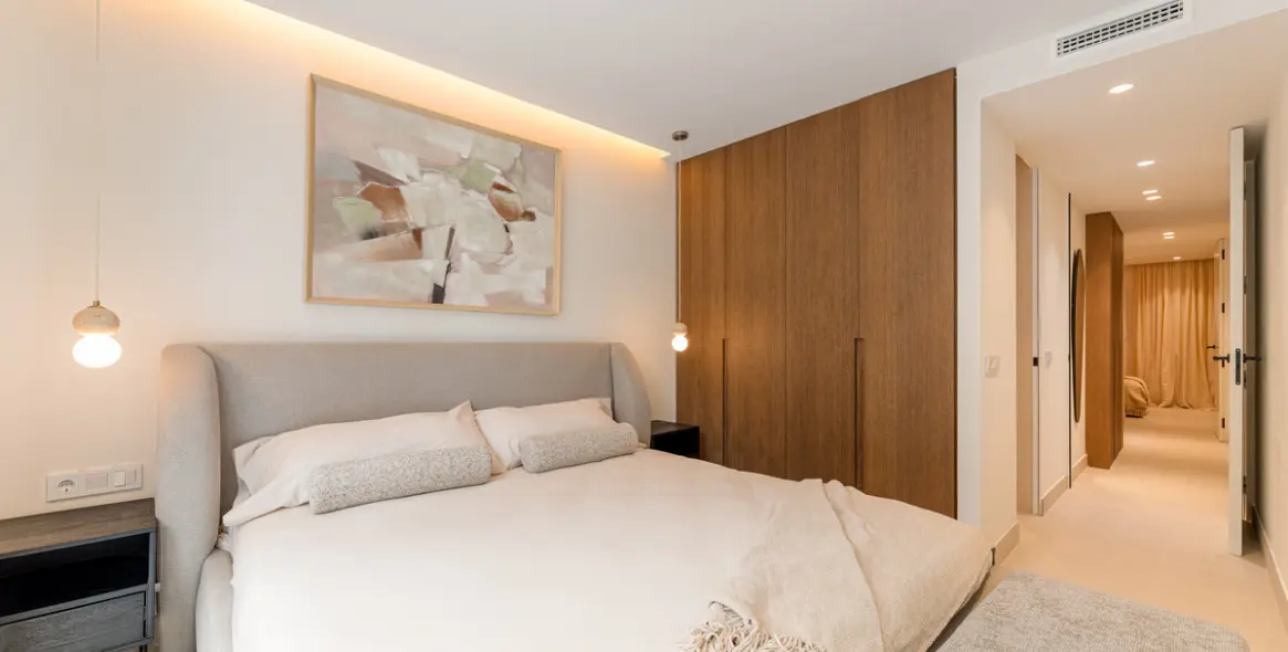 Sale of middle floor apartment in Benahavís 10