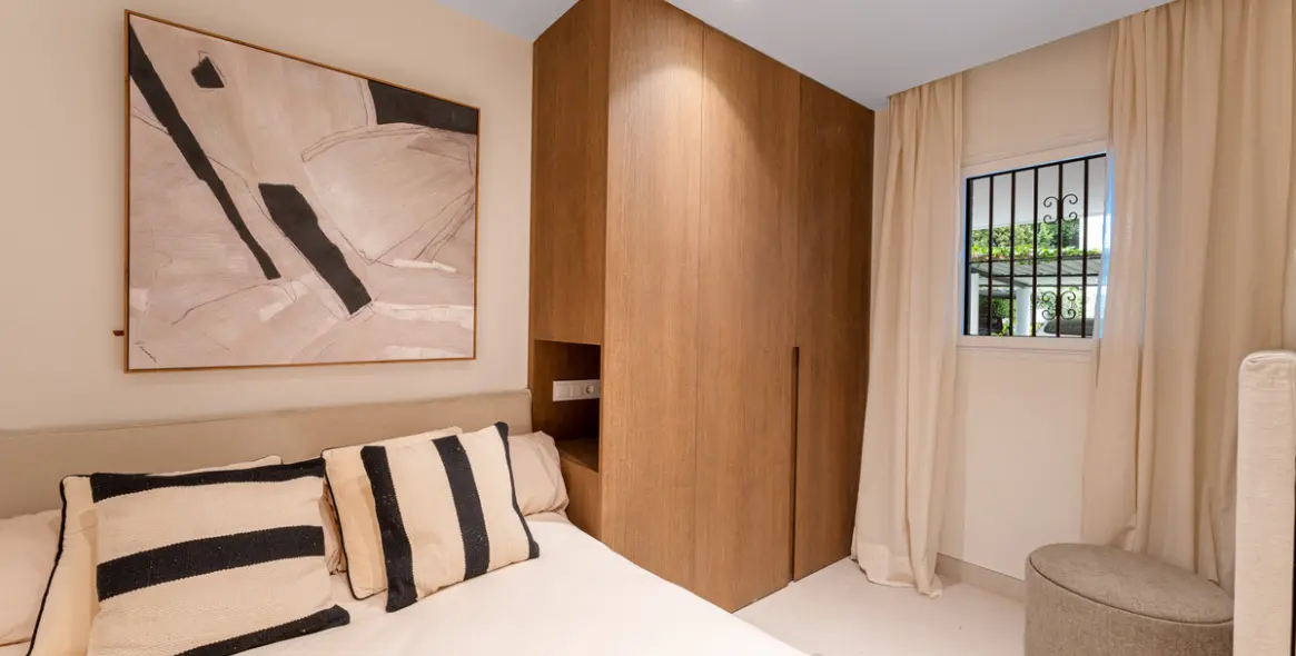 Sale of middle floor apartment in Benahavís 14