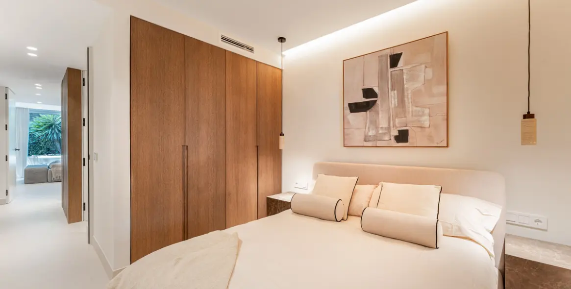 Sale of middle floor apartment in Benahavís 15