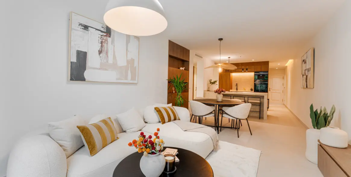 Venta de apartamento en planta media en Benahavís 1