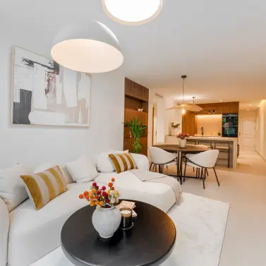 Venta de apartamento en planta media en Benahavís