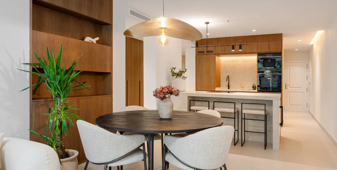 Venta de apartamento en planta media en Benahavís 2