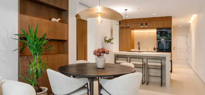 Venta de apartamento en planta media en Benahavís 1