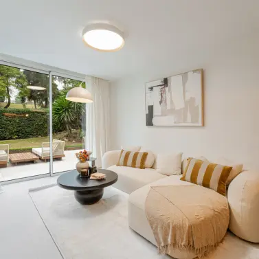 Venta de apartamento en planta media en Benahavís