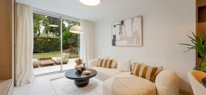 Venta de apartamento en planta media en Benahavís 2