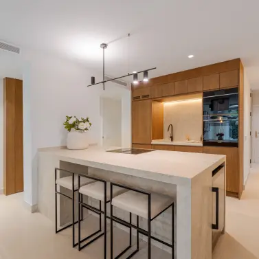 Venta de apartamento en planta media en Benahavís