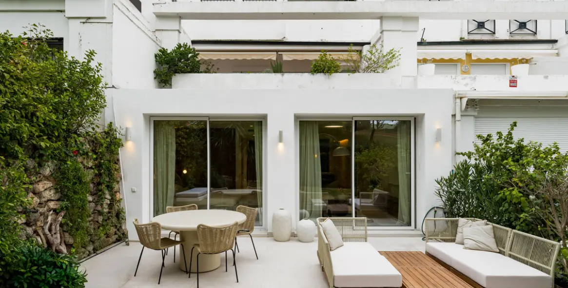 Venta de apartamento en planta media en Benahavís 17