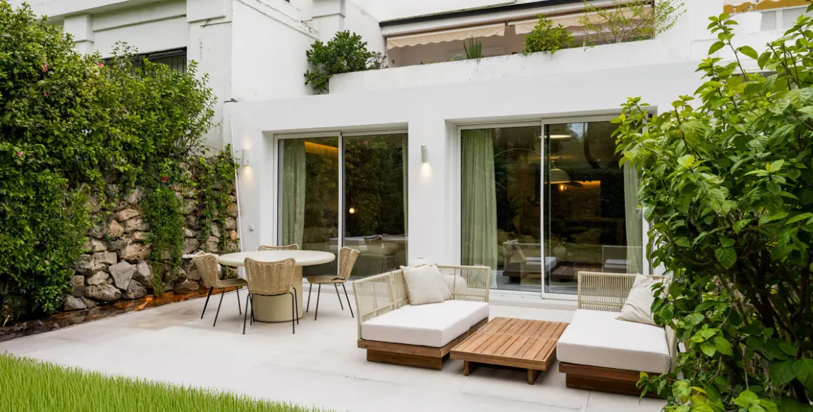 Venta de apartamento en planta media en Benahavís 18